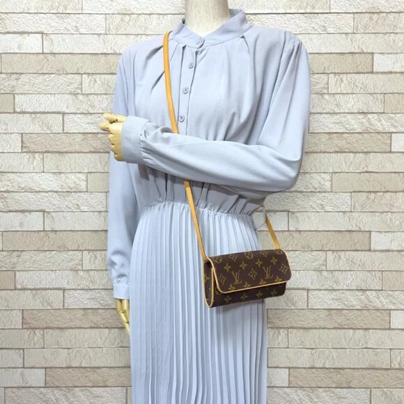 LOUIS VUITTON Shoulder Bag M51854 Monogram canvas Monogram Pochette Twin PM used - Picture 2 of 10